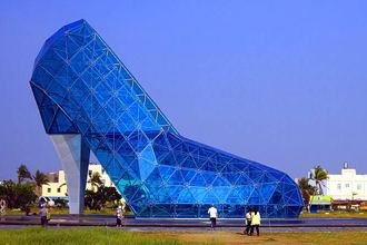 How Art Installations Celebrate High-heel Shoes