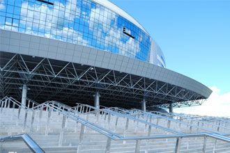 Integral lifting technology of high-speed railway station building steel structure