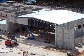 Application of 36m Long-Span Color Plate Arched Roof in Hangar Engineering