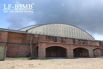 What are the main characteristics of steel structures?