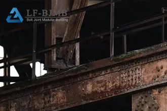 What are the signs of rust in steel structures, and what hazards does it pose?