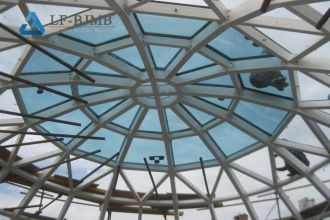 What are the differences between spatial grid structures and reticulated shell structures?